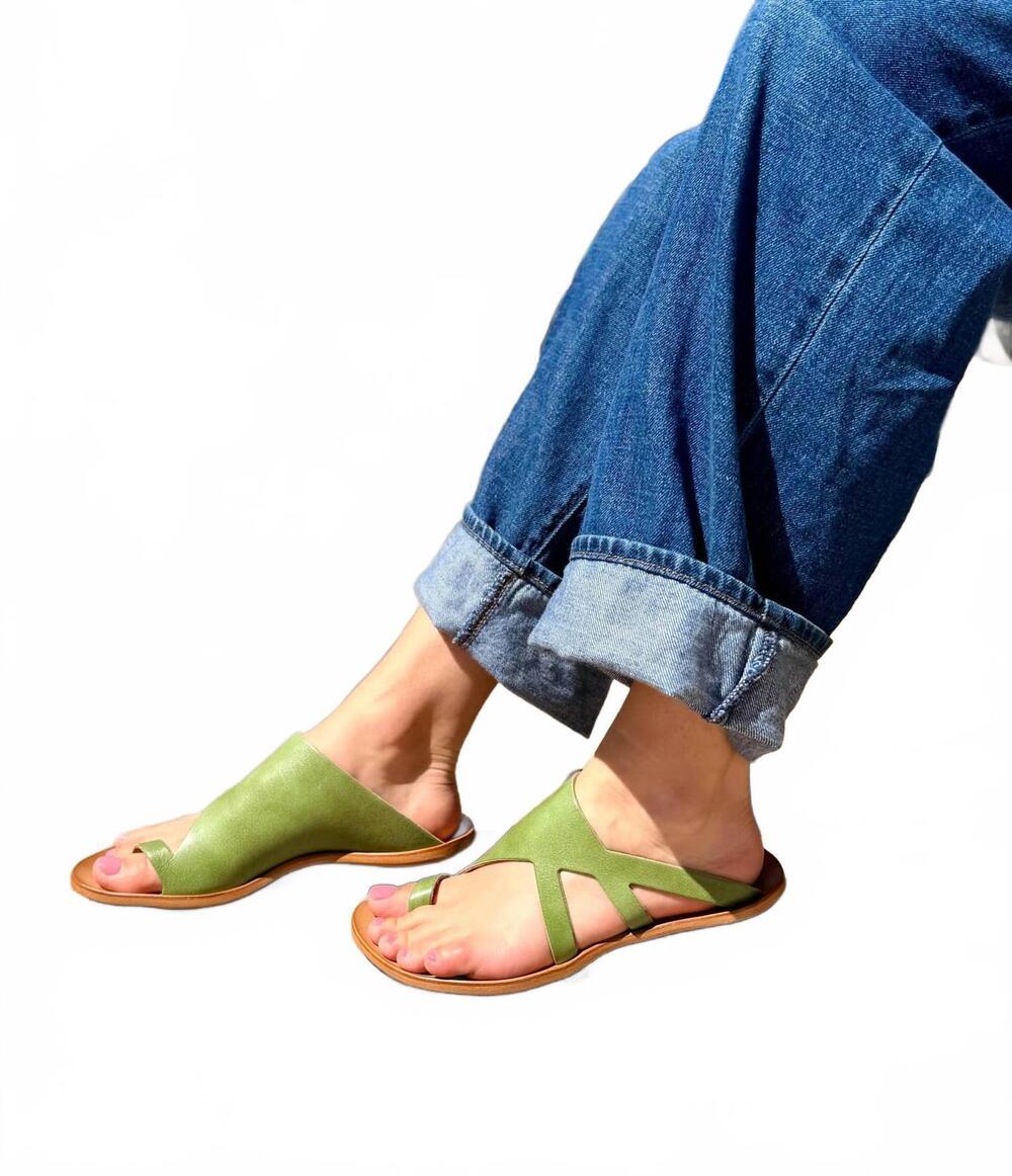 NEW CYDWOQ women's stone slide sandals in brmi kelly green